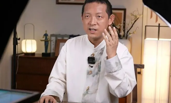 Bỏ học bổng tiến sĩ toàn phần tại MIT để lên núi tu hành, "thần đồng Toán học" giờ livestream hơn 10 tiếng mỗi ngày để kiếm sống