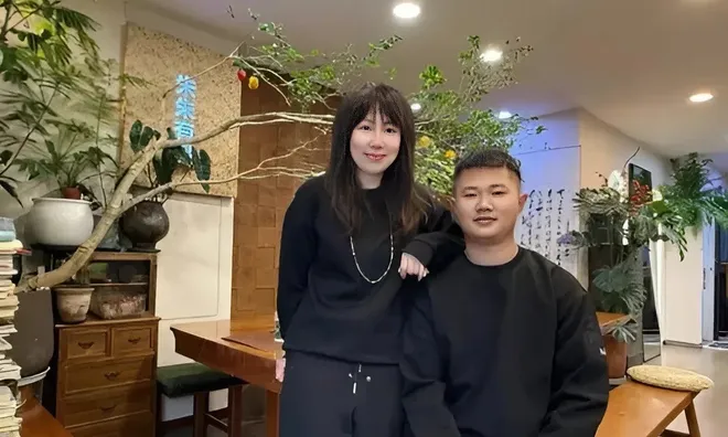 Chuyển gần 2 triệu đồng giúp người lạ không có tiền ăn, 8 năm sau người phụ nữ nhận lại món quà bất ngờ