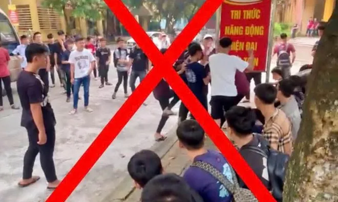 Vừa mới nhập học, nam sinh bị nhóm bạn đánh bằng tay, chân, mũ bảo hiểm: Công an vào cuộc