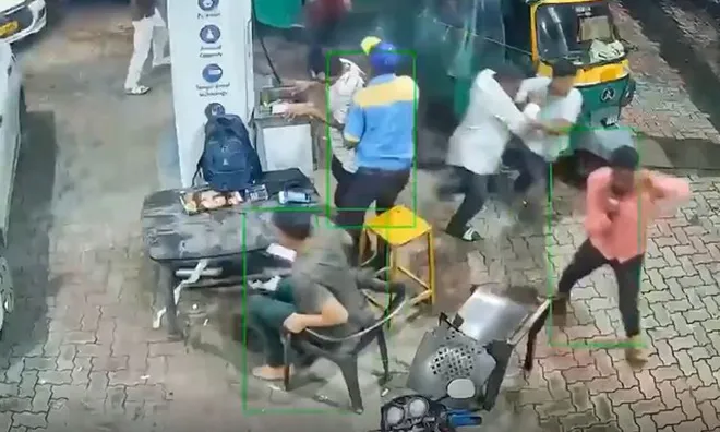 Vòi bơm nhiên liệu vỡ tung, nam nhân viên 24 tuổi tử vong sau cú đập vào đầu