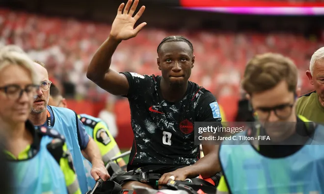 Canada thắng đậm nhưng mất trụ cột: Bị sao Qatar triệt hạ, Ismael Kone nghi gãy chân ở World Cup