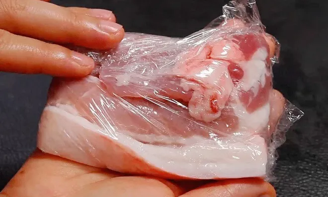 Thịt mua về đừng cho ngay vào tủ lạnh: Làm thêm bước này thịt để được lâu, tươi ngon như mới