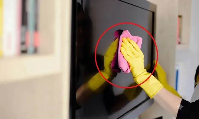 Mẹo vệ sinh màn hình tivi sạch bóng không còn một hạt bụi, không xước màn