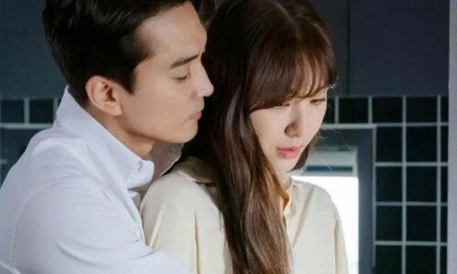 Phụ nữ ngoại tình sợ nhất chồng để ý vào 4 chỗ "nhạy cảm" này: Đàn ông bất ngờ kiểm tra sẽ biết