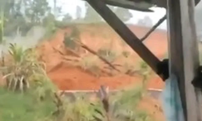 Vụ sạt lở đất đá ở Lâm Đồng: Khoảnh khắc người dân la hét, chạy khỏi hiện trường