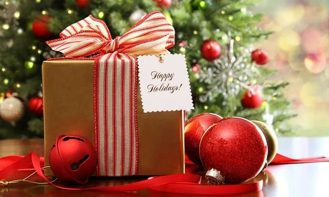 Vợ cũ của chồng liên tục gửi quà Giáng sinh cho con gái, nhận được hàng mẹ kế nóng mặt
