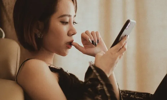 Ly hôn 5 năm, chồng cũ bỗng nhắn tin muốn quay lại, nghe lý do tôi không biết nên vui hay buồn