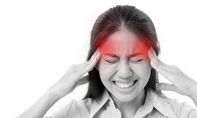 Không phải cứ đau đầu là do thiếu ngủ: 4 dấu hiệu cần đi khám ngay