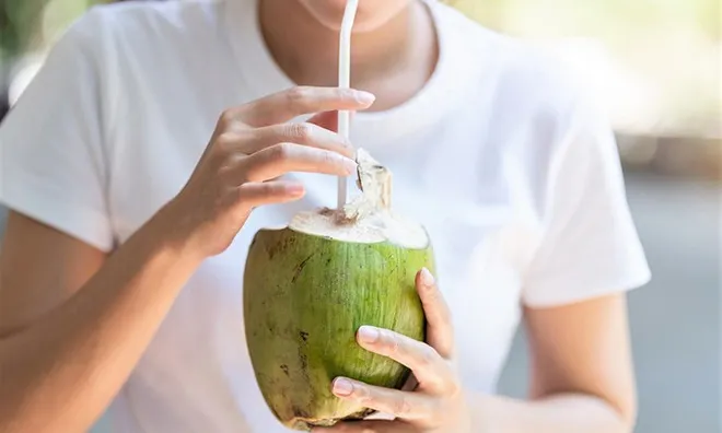 Bị thận yếu, đừng vội uống nước dừa nếu chưa biết điều này