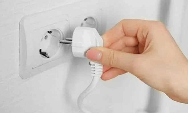 Hóa đơn điện giảm ngay khi rút phích cắm ban đêm – mẹo tiết kiệm đơn giản ai cũng làm được