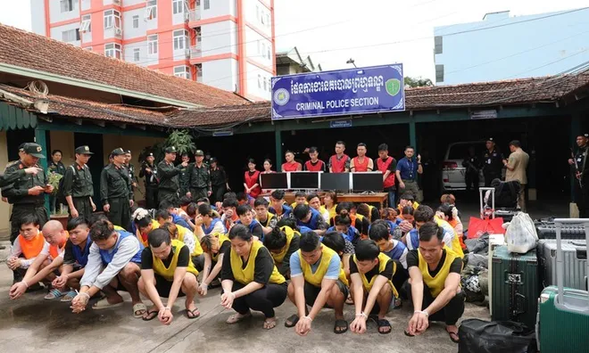 Hình ảnh đột kích “đại bản doanh” lừa đảo 300 tỉ đồng ở Campuchia: 59 đối tượng sa lưới