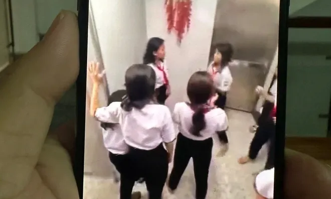 Nữ sinh bị nhóm bạn đánh hội đồng trong nhà vệ sinh ở TP.HCM: Thông tin từ UBND phường
