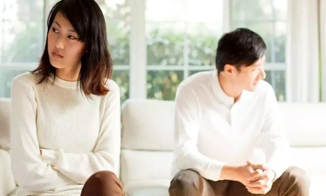 Yêu cầu vợ giữ khoảng cách với người đàn ông khác, cái kết tôi nhận được là lá đơn ly hôn?