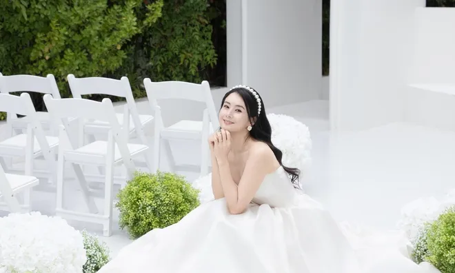 Hậu ly hôn chồng tỷ phú, nữ diễn viên Choi Jung Yoon tái hôn ở tuổi 49, chú rể gây bất ngờ