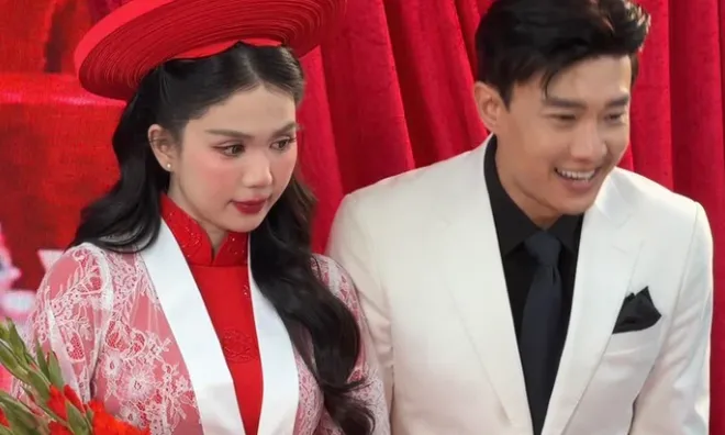 Ngọc Trinh đăng ảnh cô dâu bên Quốc Trường, cư dân mạng lập tức “soi” chi tiết lạ