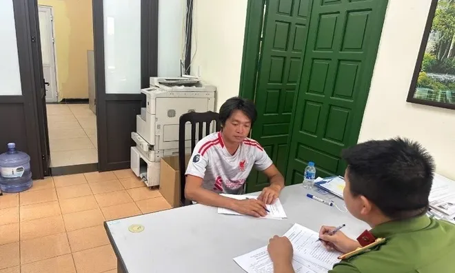 Công an vận động đối tượng bị truy nã về tội giết người ra đầu thú