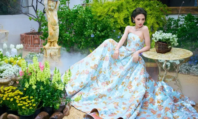 Bành Tiểu Nhiễm đại náo thảm đỏ LHP Bắc Kinh 2026: Nhan sắc "Công chúa Tây Châu" ngày càng thăng hạng ngỡ ngàng