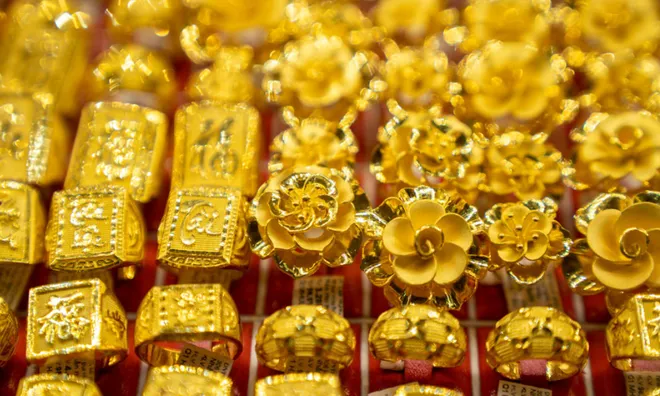 Giá vàng sáng ngày 6/5: Trong nước giảm sâu, SJC rơi khỏi mốc 166 triệu đồng/lượng