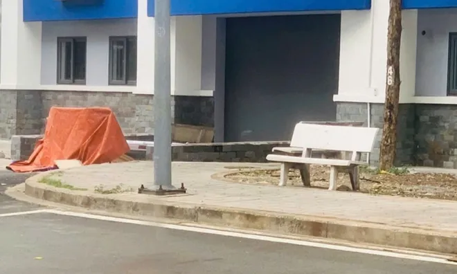 Nữ sinh rơi lầu tử vong trong Đại học Quốc gia TPHCM: Phát hiện 3 chiếc ghế bí ẩn tại hiện trường