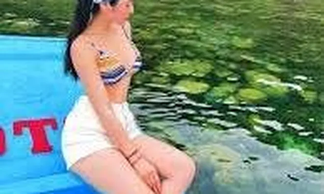Vợ Quang Hải diện bikini siêu nhỏ, vóc dáng sau sinh khiến dân mạng "đứng ngồi không yên"