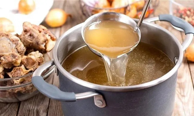 Bé gái lớp 5 mắc bệnh gút vì ăn uống: Bác sĩ liệt kê 5 "thủ phạm" giấu mặt trong thực đơn hàng ngày của trẻ