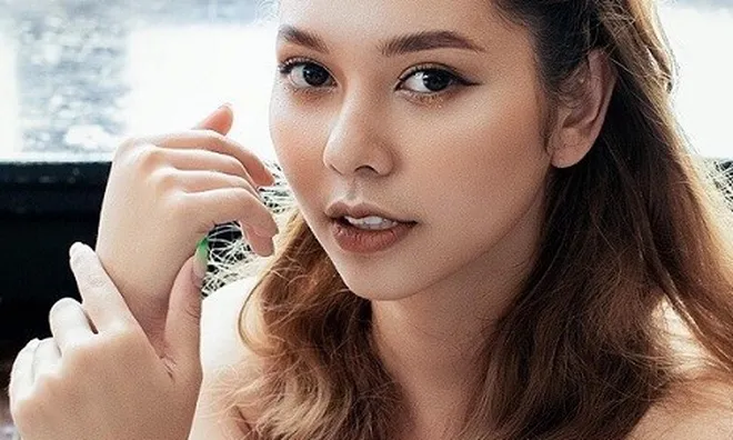 “Gái hư màn ảnh” Hà Bùi gây chú ý với nhan sắc lai Tây và body nóng bỏng