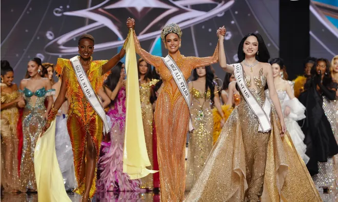 2 lần chấm Hương Giang 5 điểm tại Miss Grand International All Stars 2026, đăng bức ảnh gây phẫn nộ: Lupita Jones là ai?
