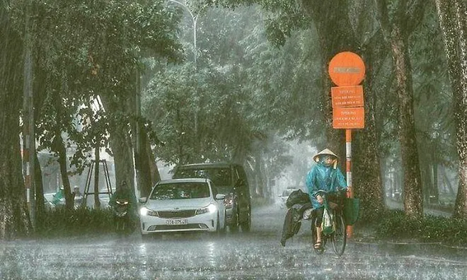 Đang nắng nóng, miền Bắc bất ngờ đón không khí lạnh hiếm gặp kèm mưa lớn diện rộng