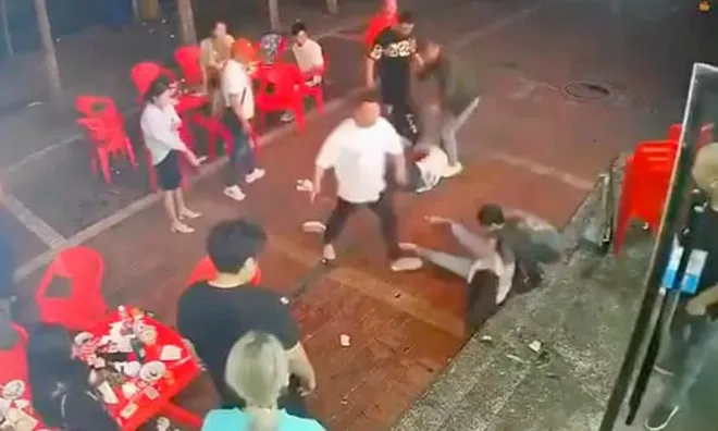 Bi kịch từ lòng tốt: Nhận người vô gia cư vào làm, chủ quán karaoke mất vợ sau 3 ngày