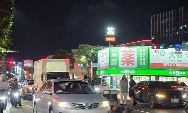 Tai nạn liên hoàn trong đêm, nữ sinh mang thai ngừng tim trước khi nhập viện: Hành động của tài xế gây phẫn nộ
