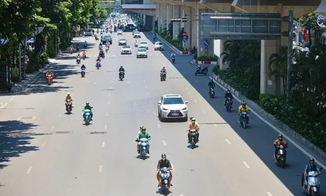 Hà Nội và đồng bằng Bắc Bộ hầm hập 38–40 độ C, nắng nóng gay gắt kéo dài