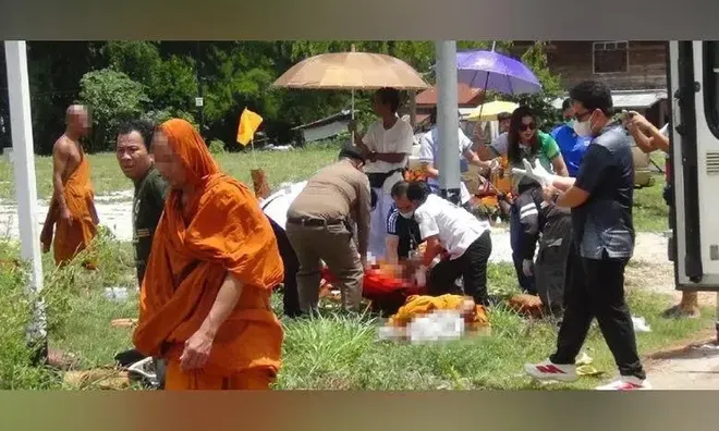 Bé trai 11 tuổi lao xe vào đoàn hành hương, 10 nhà sư thiệt mạng
