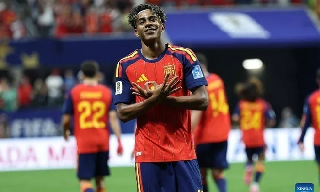 Tây Ban Nha thẳng tiến tứ kết, Unai Simon đi vào lịch sử World Cup