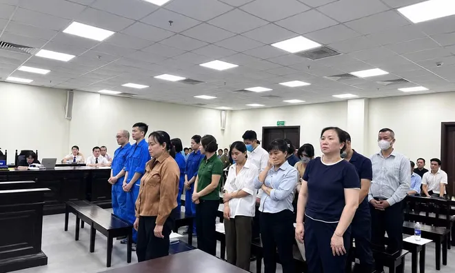 Xét xử nhóm cựu cán bộ Sở Y tế Hà Nội "chạy" giấy phép cho 686 phòng khám, hiệu thuốc