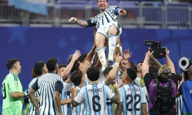 Messi tỏa sáng, Argentina lội ngược dòng không tưởng để vào tứ kết World Cup 2026