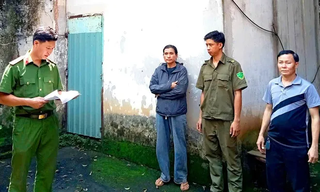 Nguyễn Thị Thanh Thúy cùng 3 gã đàn ông dựng kịch bản "mờ ám" tại quán cà phê, ép khách đưa tiền