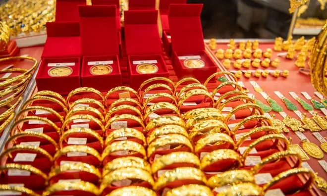 Giá vàng mới nhất chiều 22/7: SJC, Doji đồng loạt giảm tới 2,5 triệu đồng/lượng