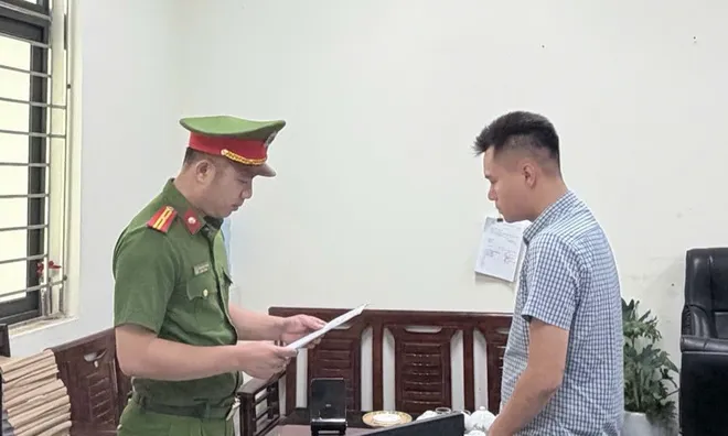 Tài xế taxi bị khởi tố vì “qua mặt” 4 doanh nghiệp đối tác