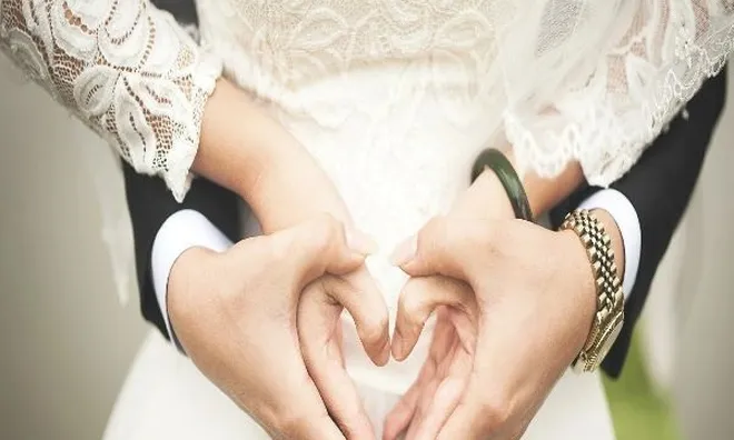 Nửa đêm không thấy chồng trên giường, tôi đi tìm rồi gục ngã khi nghe anh nói điện thoại: "Vào viện giải quyết sớm đi"