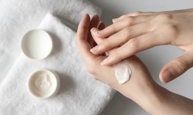 Bí quyết dưỡng da tay mềm mịn, trắng hồng tự nhiên đơn giản, hiệu quả ngay tại nhà