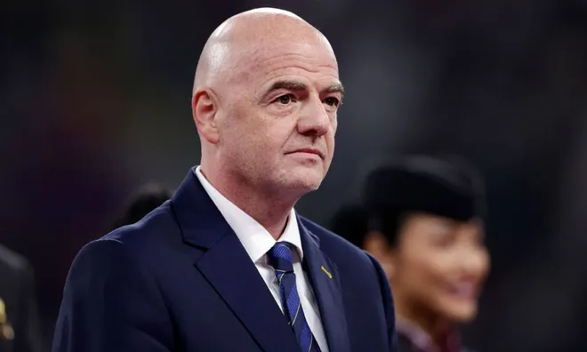 Chủ tịch FIFA Gianni Infantino đối mặt sức ép từ chức giữa làn sóng phản đối