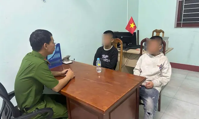 Hai anh em 12 và 13 tuổi tự ý lấy xe máy, đi hàng trăm cây số tìm bà ngoại