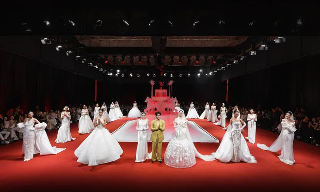 Lương Thùy Linh “cân” váy cưới khó, Naomi hóa cô dâu gợi cảm tại Vietnam Wedding Week 2026 ngày 2