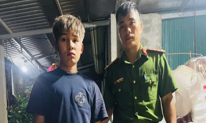 Bé trai 14 tuổi đi trong đêm mưa đã về với gia đình