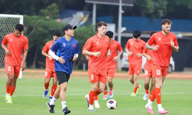 Tuyển Việt Nam trở lại tập luyện ngay sau thất bại trước Thái Lan