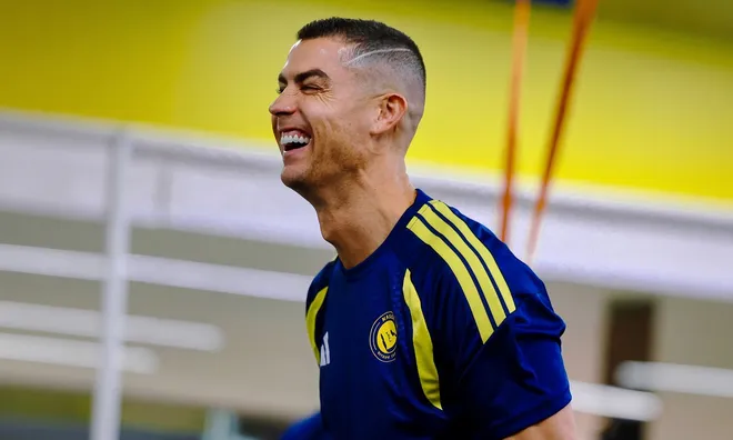 Cristiano Ronaldo tươi cười trở lại Al-Nassr sau biến động với tuyển Bồ Đào Nha