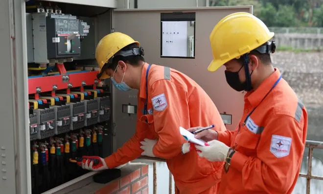EVN kêu gặp khó vì giá điện giữ nguyên suốt 4 năm