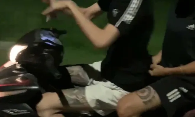 Thả hai tay để múa khi chạy xe máy, nam thanh niên bị phạt gần chục triệu