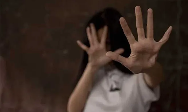 Án Nước ngoài-Luật Việt Nam:Bị đòi ly hôn, chồng "tác động vật lý" lên người vợ