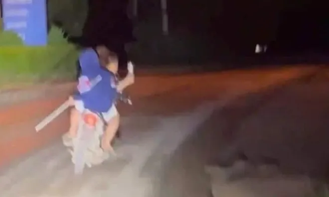 Hải Phòng: Tìm bị hại của nhóm thanh niên đi xe máy không BKS, ném vỏ chai thủy tinh vào người